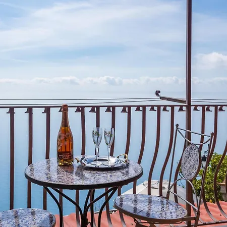 Lavinia Nocelle 포지타노